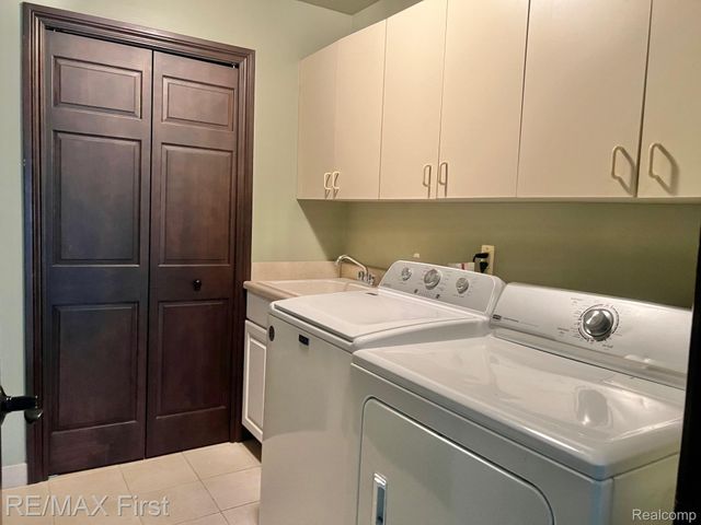 2483 Hickory Glen Drive 3, Bloomfield Hills, MI 48304