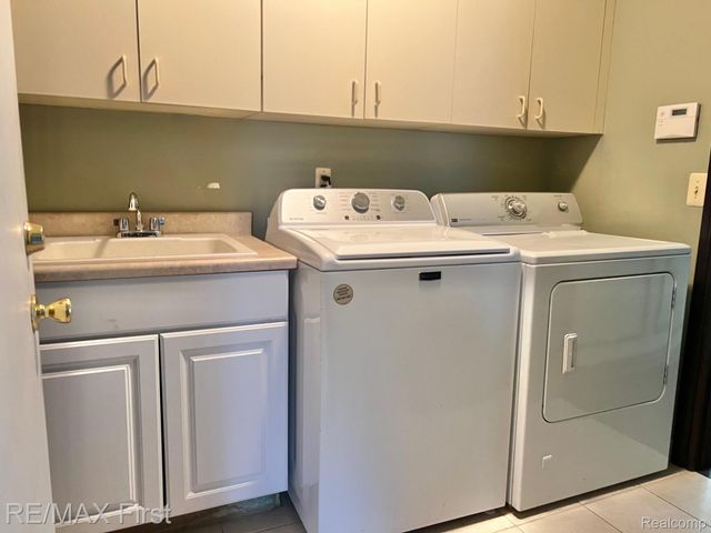 2483 Hickory Glen Drive 3, Bloomfield Hills, MI 48304