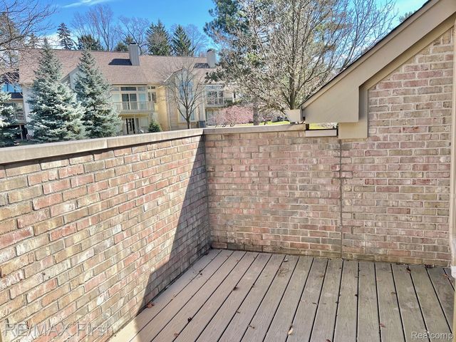 2483 Hickory Glen Drive 3, Bloomfield Hills, MI 48304