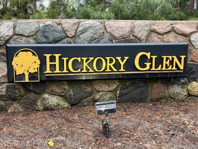 2483 Hickory Glen Drive 3, Bloomfield Hills, MI 48304