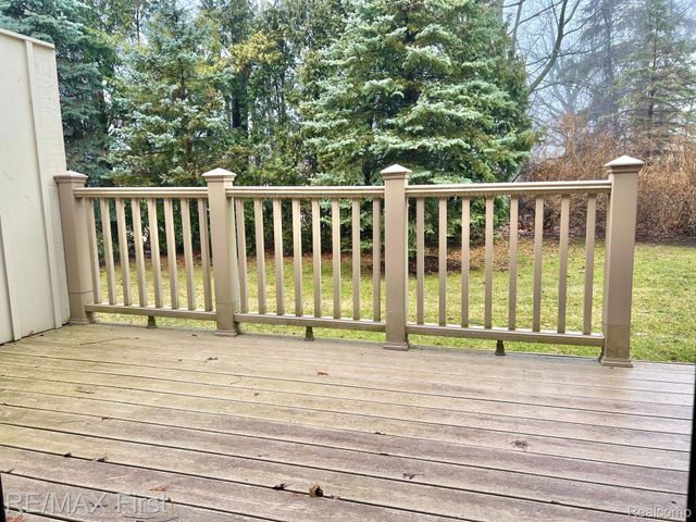 2483 Hickory Glen Drive 3, Bloomfield Hills, MI 48304