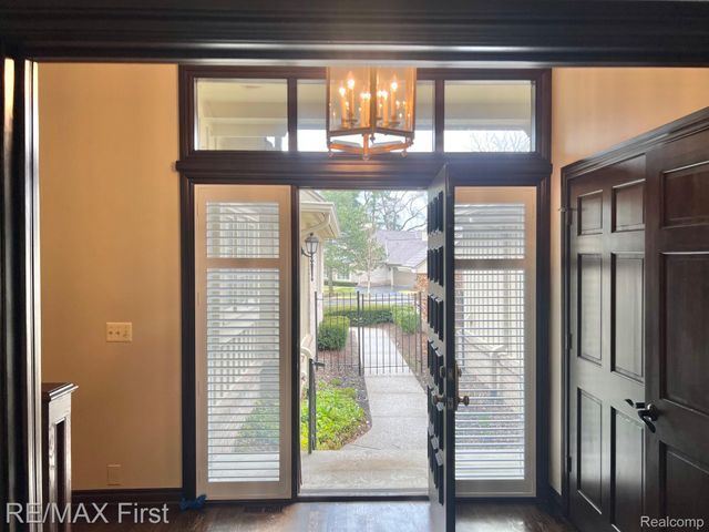 2483 Hickory Glen Drive 3, Bloomfield Hills, MI 48304