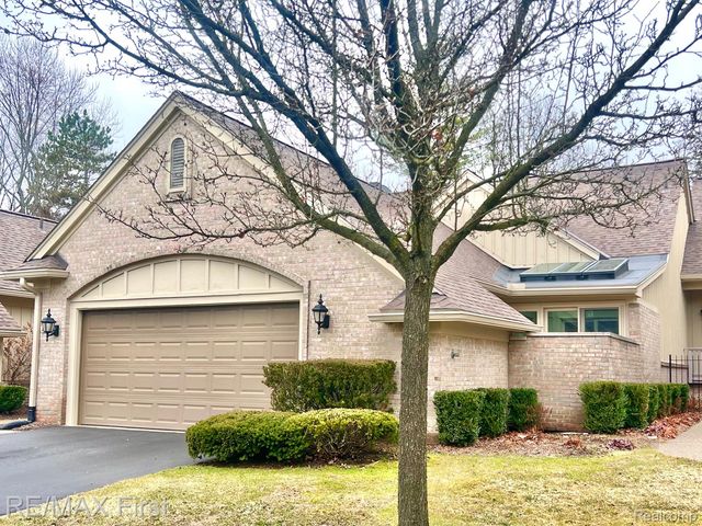 2483 Hickory Glen Drive 3, Bloomfield Hills, MI 48304