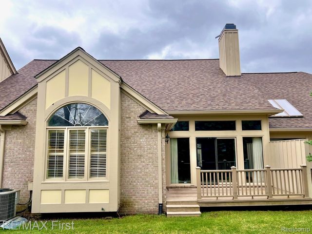 2483 Hickory Glen Drive 3, Bloomfield Hills, MI 48304