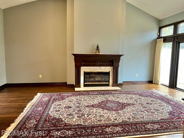 2483 Hickory Glen Drive 3, Bloomfield Hills, MI 48304