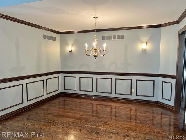 2483 Hickory Glen Drive 3, Bloomfield Hills, MI 48304
