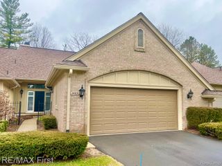 2483 Hickory Glen Drive 3, Bloomfield Hills, MI 48304