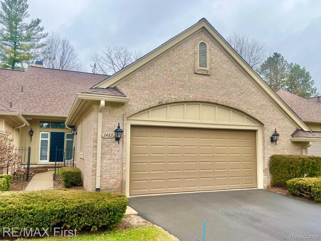 2483 Hickory Glen Drive 3, Bloomfield Hills, MI 48304