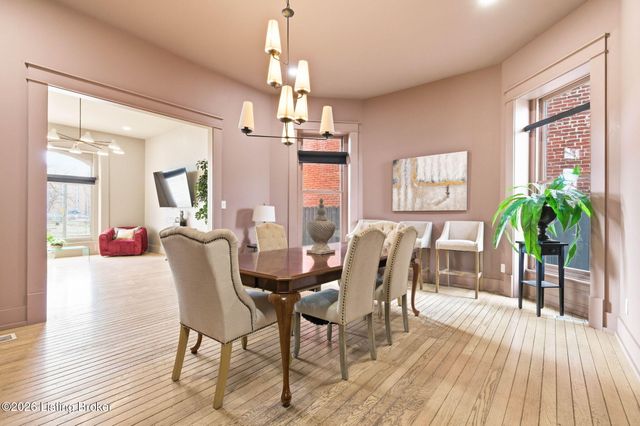 940 S 6th St, Louisville, KY 40203