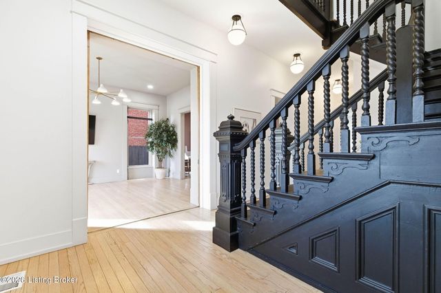 940 S 6th St, Louisville, KY 40203