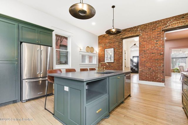 940 S 6th St, Louisville, KY 40203