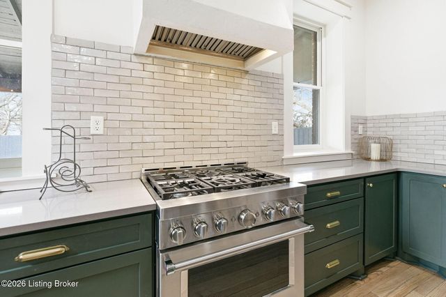 940 S 6th St, Louisville, KY 40203