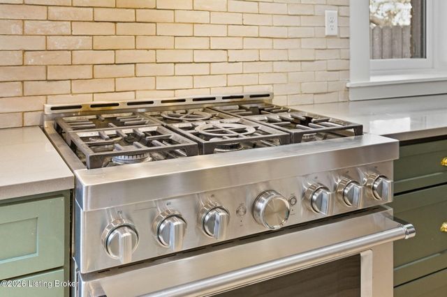 940 S 6th St, Louisville, KY 40203