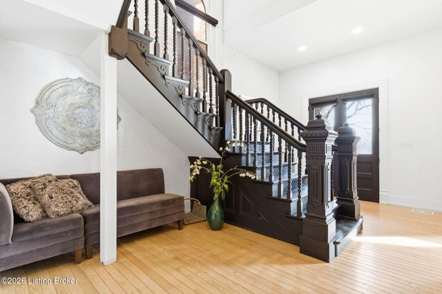 940 S 6th St, Louisville, KY 40203