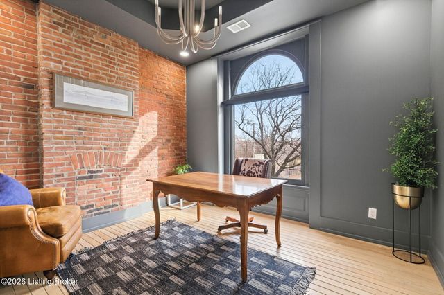 940 S 6th St, Louisville, KY 40203