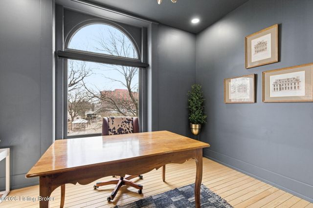 940 S 6th St, Louisville, KY 40203