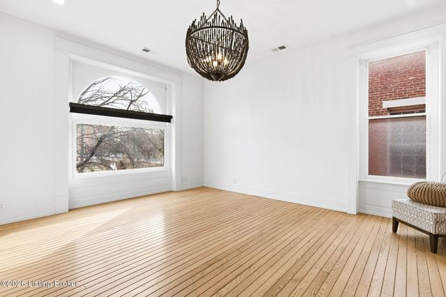 940 S 6th St, Louisville, KY 40203