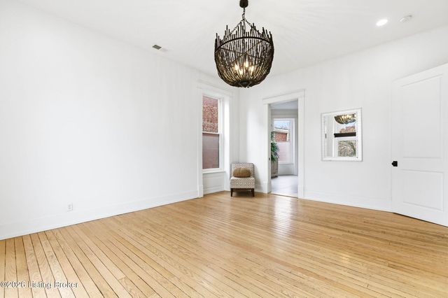 940 S 6th St, Louisville, KY 40203