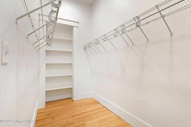 940 S 6th St, Louisville, KY 40203