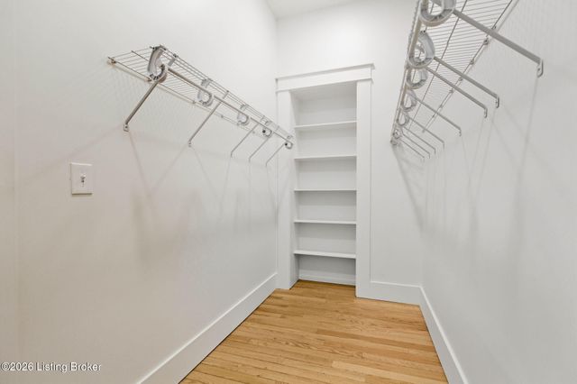 940 S 6th St, Louisville, KY 40203