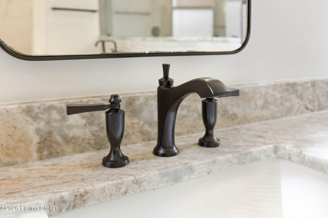 940 S 6th St, Louisville, KY 40203