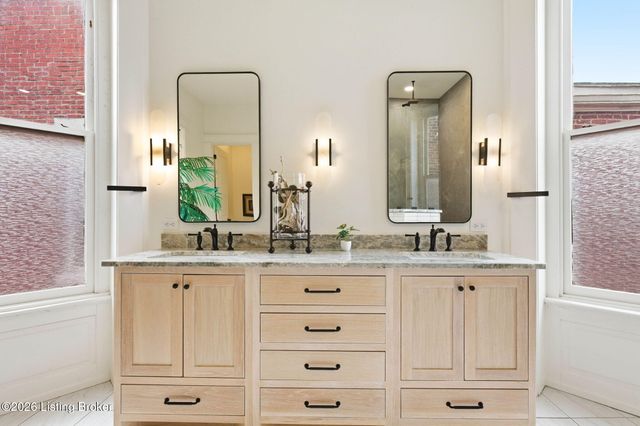 940 S 6th St, Louisville, KY 40203