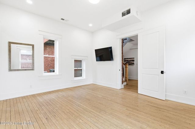 940 S 6th St, Louisville, KY 40203