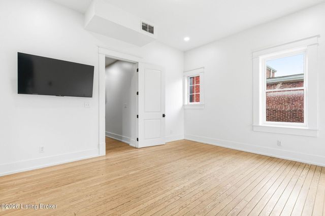 940 S 6th St, Louisville, KY 40203