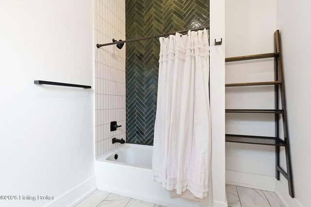 940 S 6th St, Louisville, KY 40203