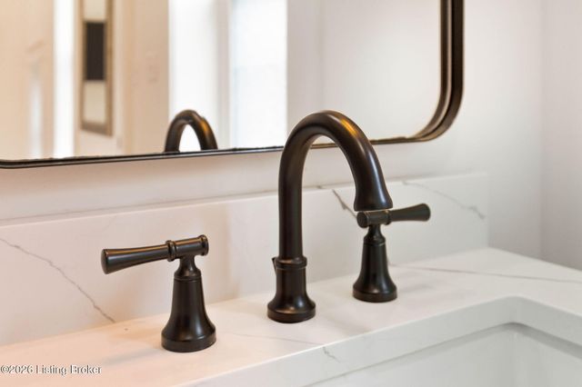 940 S 6th St, Louisville, KY 40203