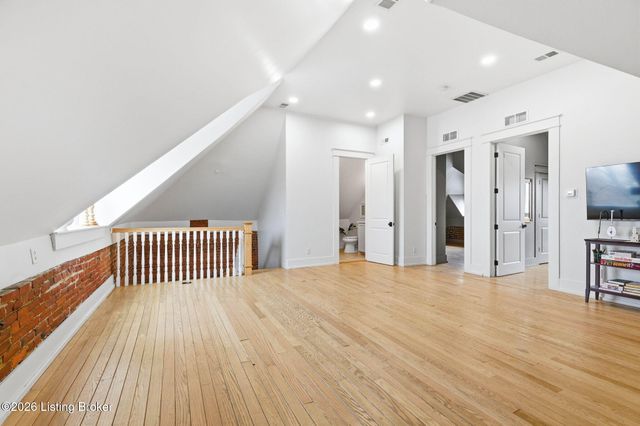 940 S 6th St, Louisville, KY 40203