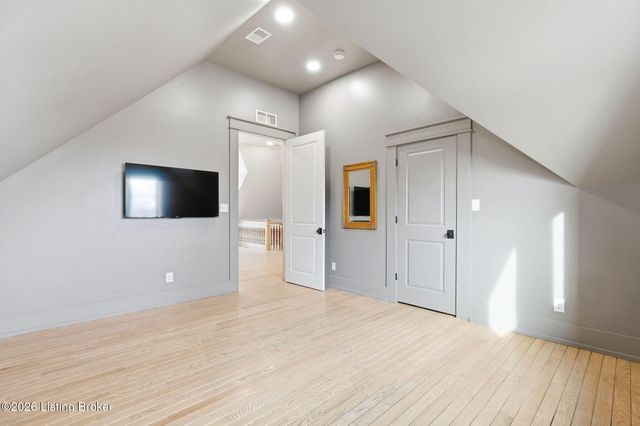 940 S 6th St, Louisville, KY 40203