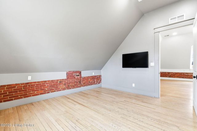 940 S 6th St, Louisville, KY 40203