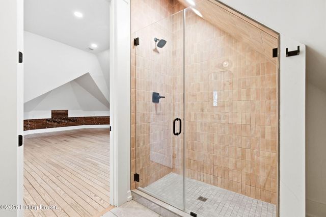 940 S 6th St, Louisville, KY 40203