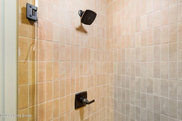 940 S 6th St, Louisville, KY 40203