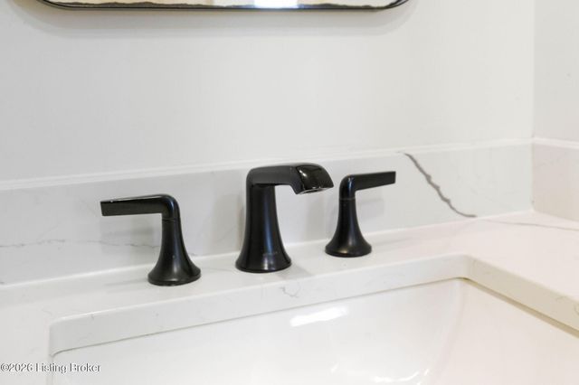 940 S 6th St, Louisville, KY 40203