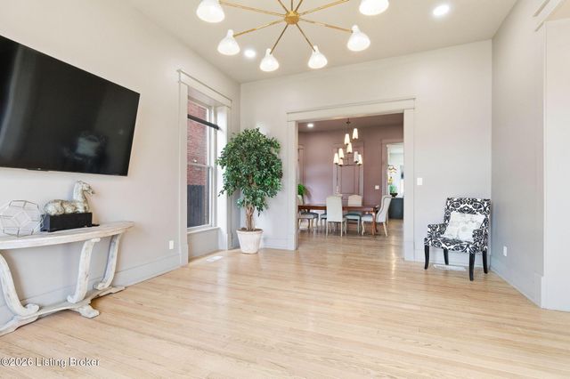 940 S 6th St, Louisville, KY 40203