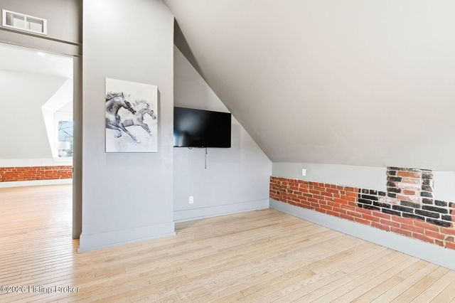 940 S 6th St, Louisville, KY 40203