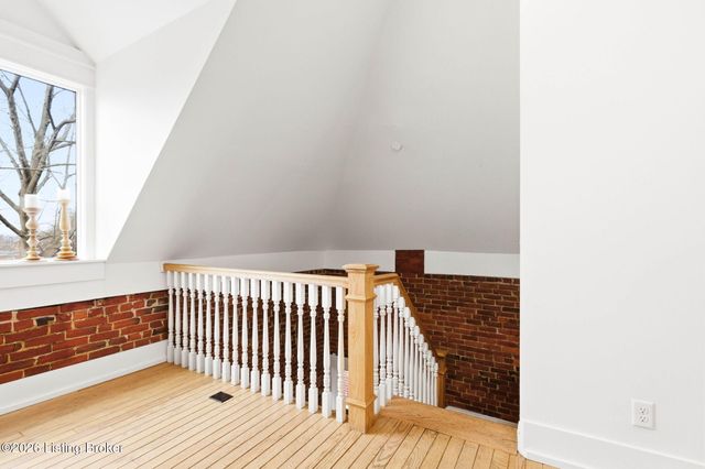 940 S 6th St, Louisville, KY 40203