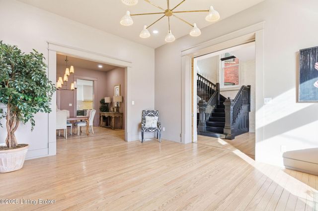 940 S 6th St, Louisville, KY 40203