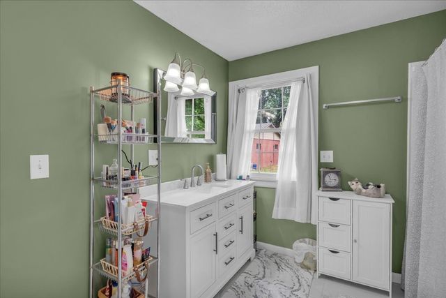 921 Dry Creek Rd, Smithville, TN 37166