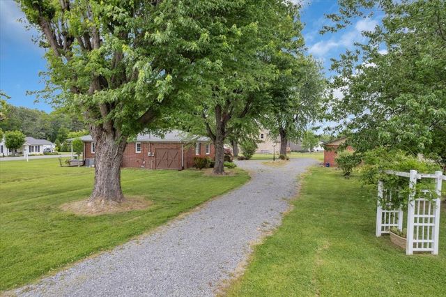 921 Dry Creek Rd, Smithville, TN 37166