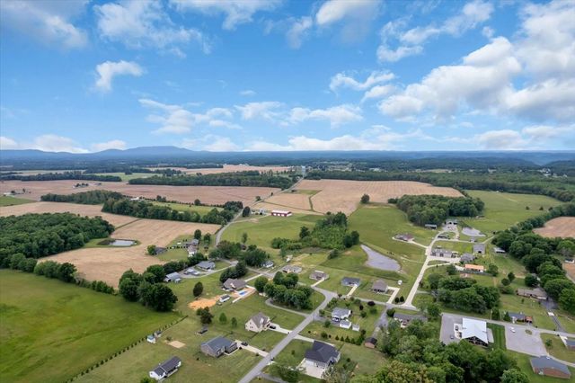 921 Dry Creek Rd, Smithville, TN 37166