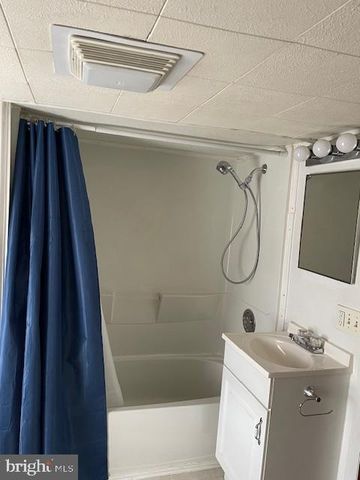 153 W KING ST, Abbottstown, PA 17301
