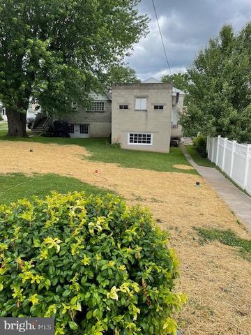 153 W KING ST, Abbottstown, PA 17301