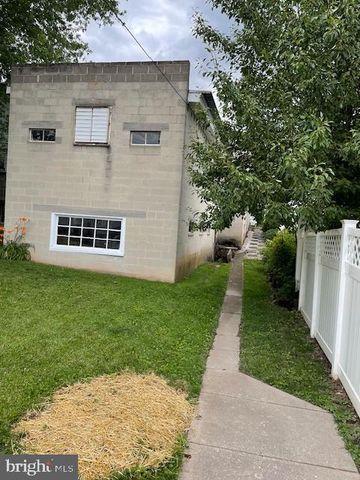 153 W KING ST, Abbottstown, PA 17301
