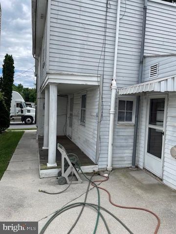 153 W KING ST, Abbottstown, PA 17301