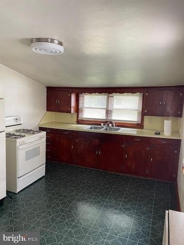 153 W KING ST, Abbottstown, PA 17301