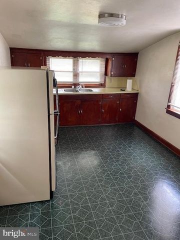 153 W KING ST, Abbottstown, PA 17301