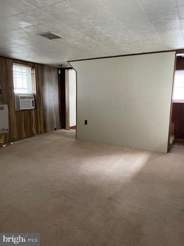 153 W KING ST, Abbottstown, PA 17301